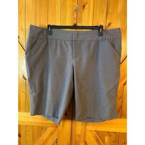 Daisy Fuentes Womens Gray Striped Zip Up Pockets Bermuda Shorts Size 22W (8974)
